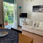 Cozy House With Private Garden - Terrazza Fiorita Apartment *