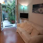 Apartment Cozy House With Private Garden - Terrazza Fiorita