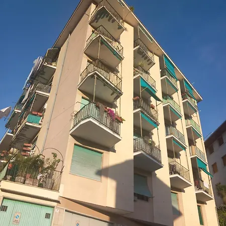 Cozy House With Private Garden - Terrazza Fiorita 卡莫利